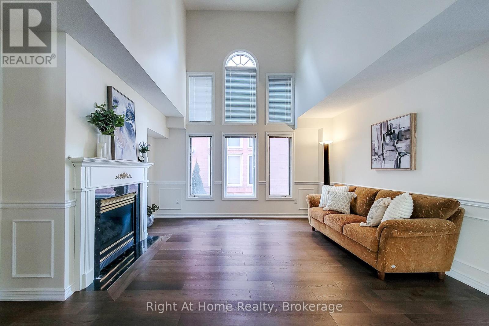 












85 MEADOWLANDS BOULEVARD

,
Hamilton (Meadowlands),




Ontario
L9K1H8

