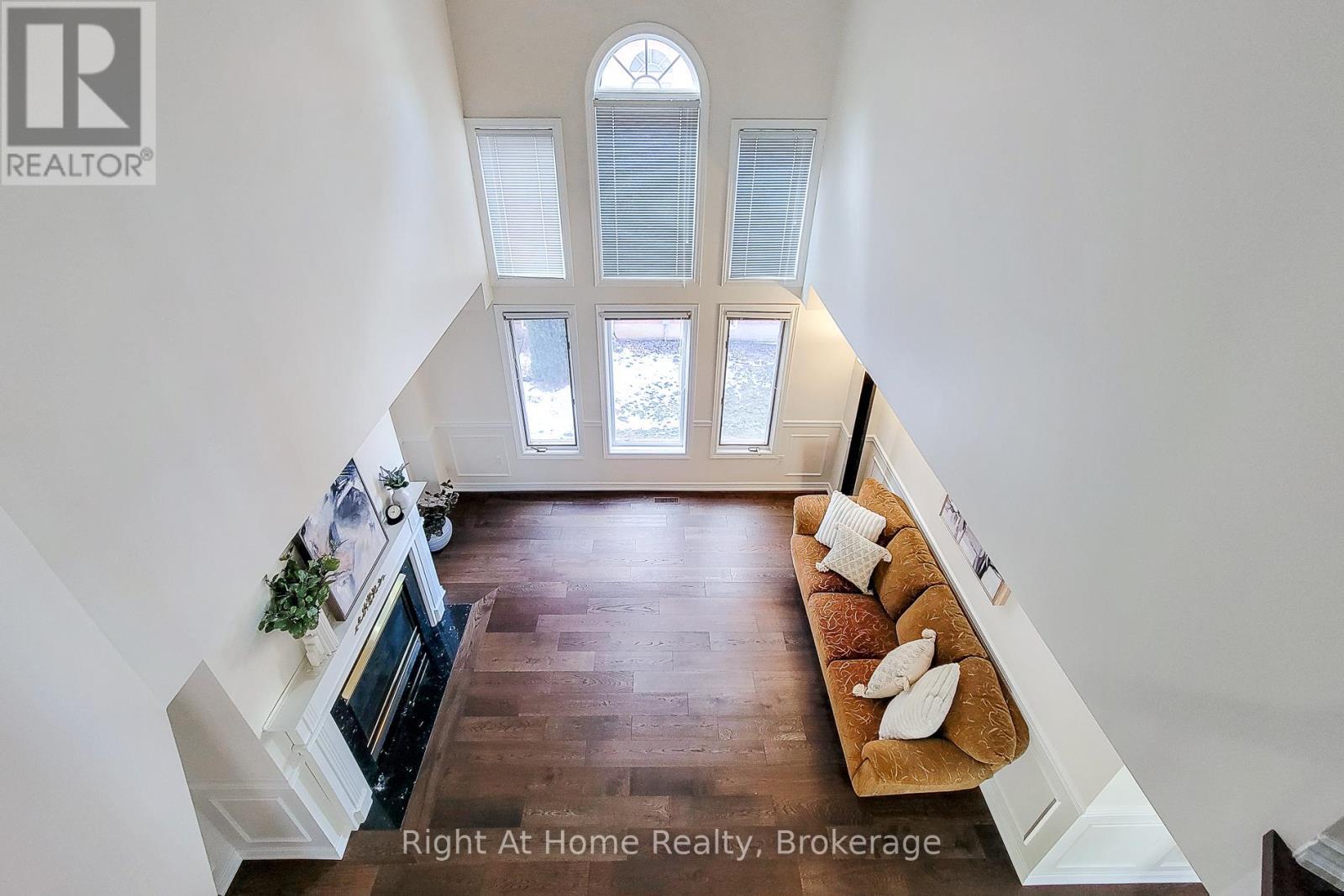 












85 MEADOWLANDS BOULEVARD

,
Hamilton (Meadowlands),




Ontario
L9K1H8

