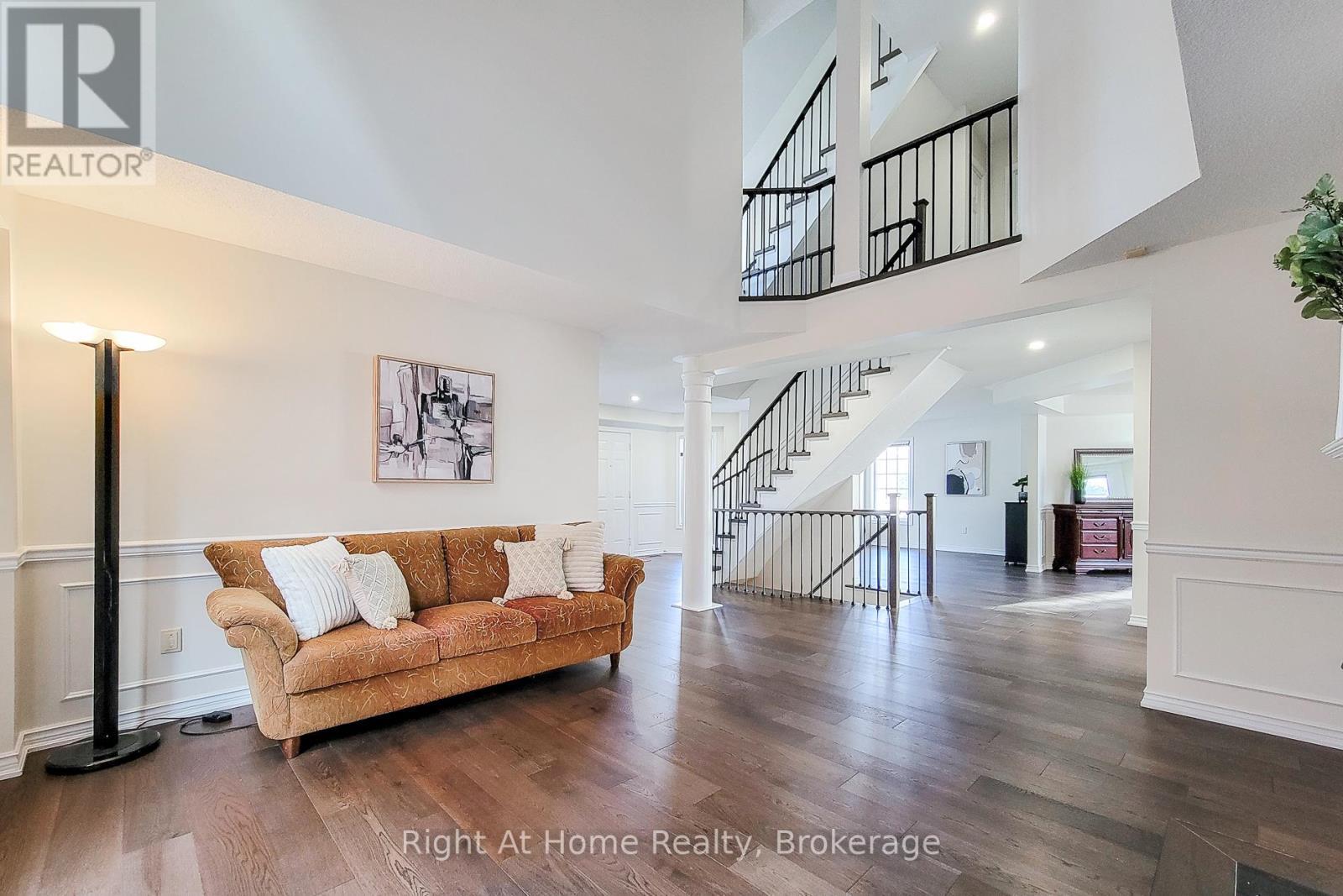 












85 MEADOWLANDS BOULEVARD

,
Hamilton (Meadowlands),




Ontario
L9K1H8

