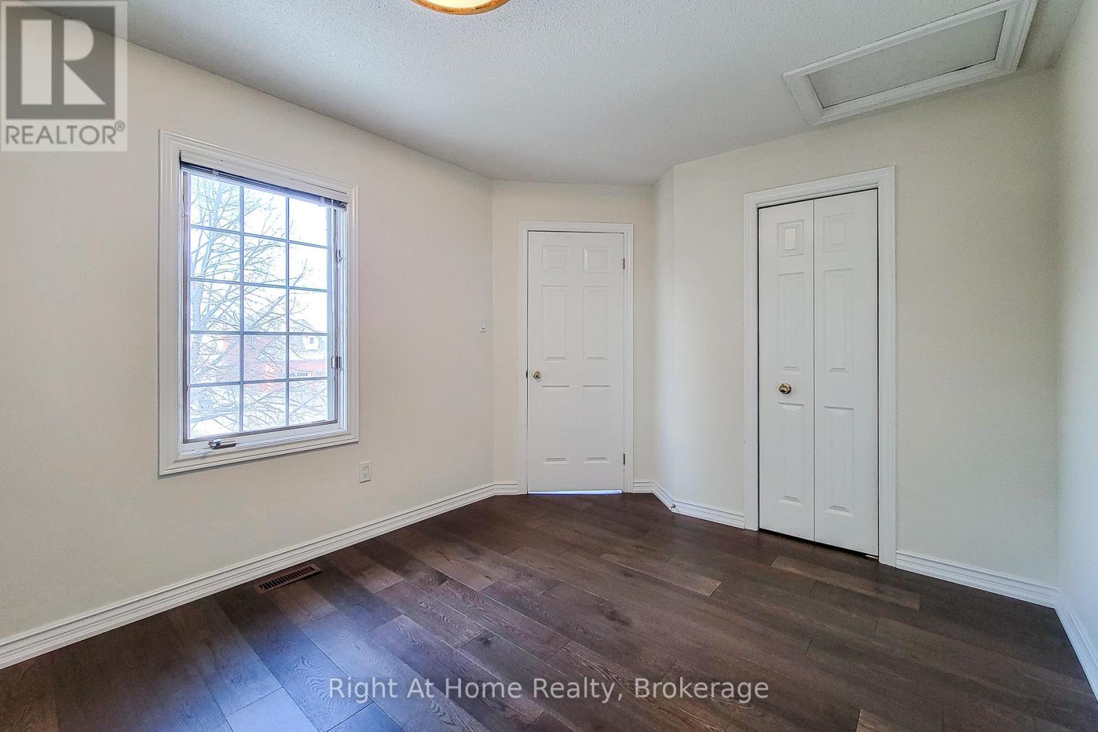 












85 MEADOWLANDS BOULEVARD

,
Hamilton (Meadowlands),




Ontario
L9K1H8

