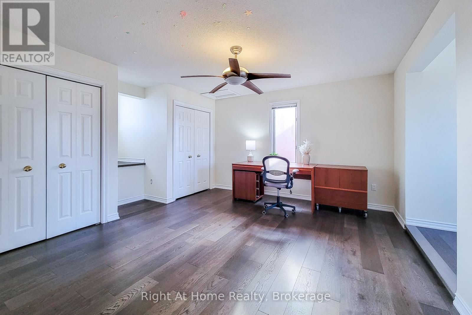 












85 MEADOWLANDS BOULEVARD

,
Hamilton (Meadowlands),




Ontario
L9K1H8

