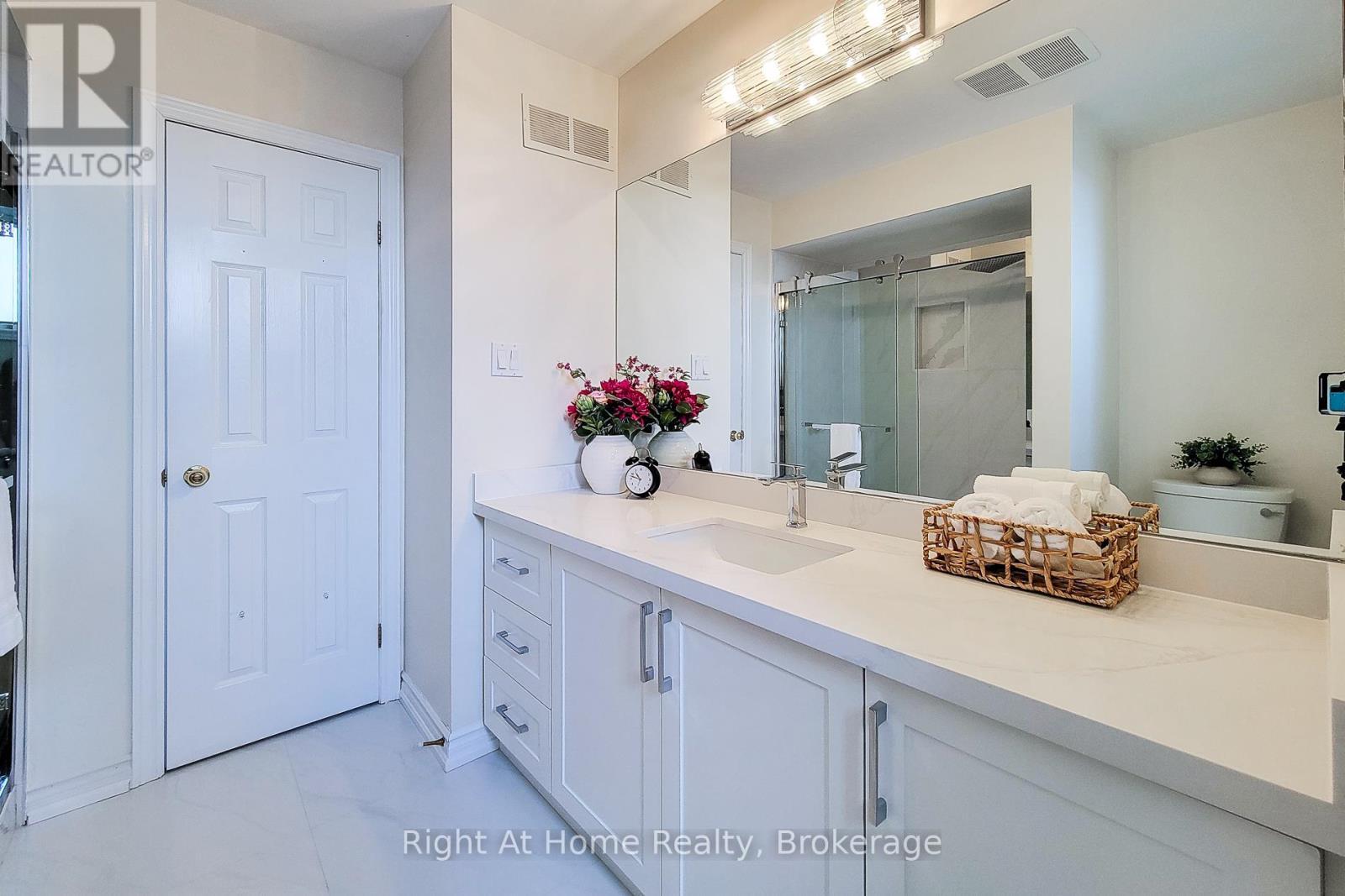 












85 MEADOWLANDS BOULEVARD

,
Hamilton (Meadowlands),




Ontario
L9K1H8

