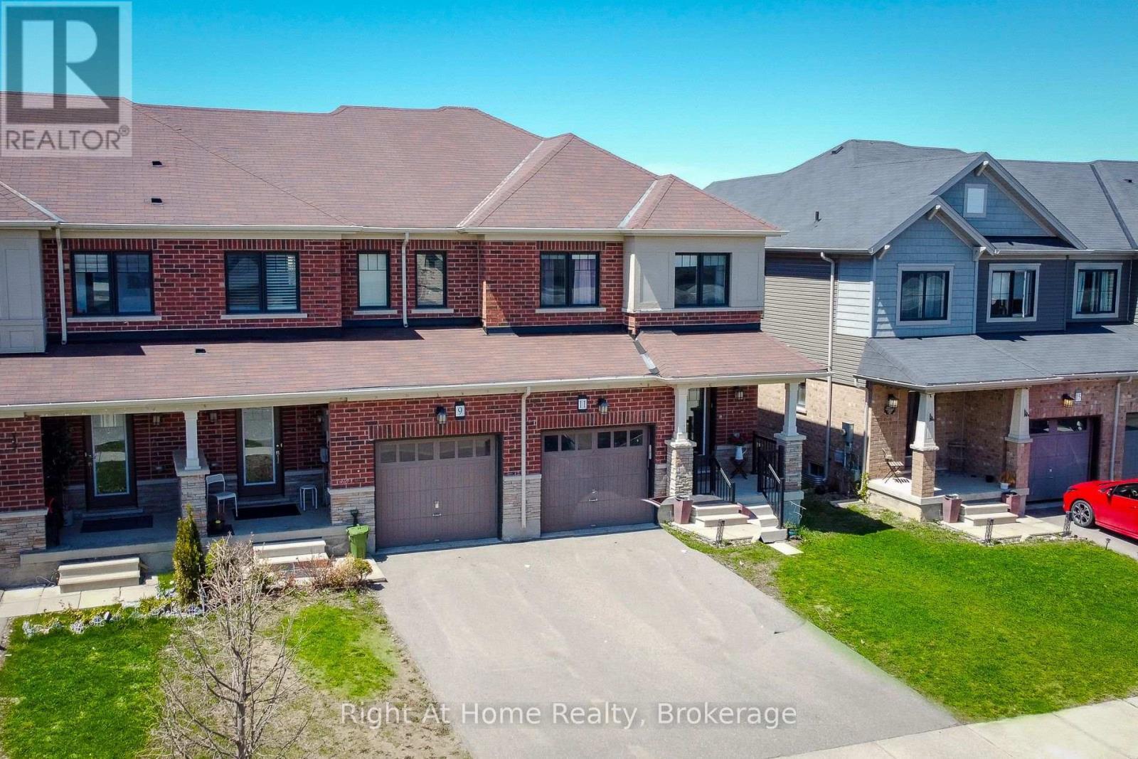 












11 SHERWAY STREET

,
Hamilton (Stoney Creek Mountain),




Ontario
L8J0J4

