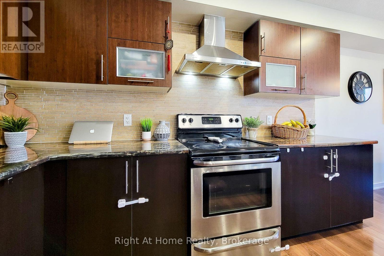 












11 SHERWAY STREET

,
Hamilton (Stoney Creek Mountain),




Ontario
L8J0J4

