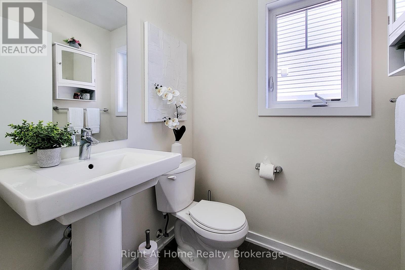 












11 SHERWAY STREET

,
Hamilton (Stoney Creek Mountain),




Ontario
L8J0J4


