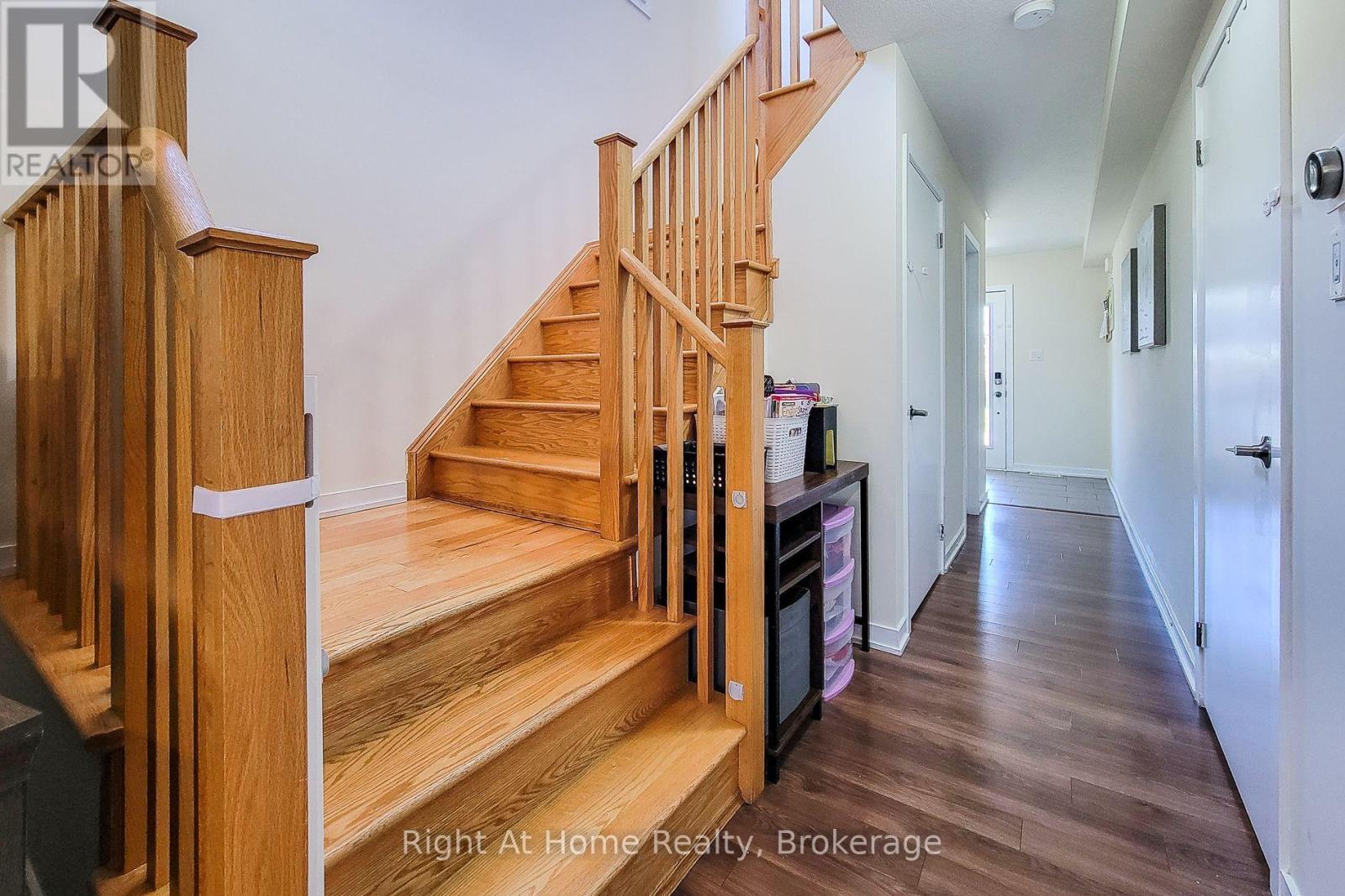 












11 SHERWAY STREET

,
Hamilton (Stoney Creek Mountain),




Ontario
L8J0J4

