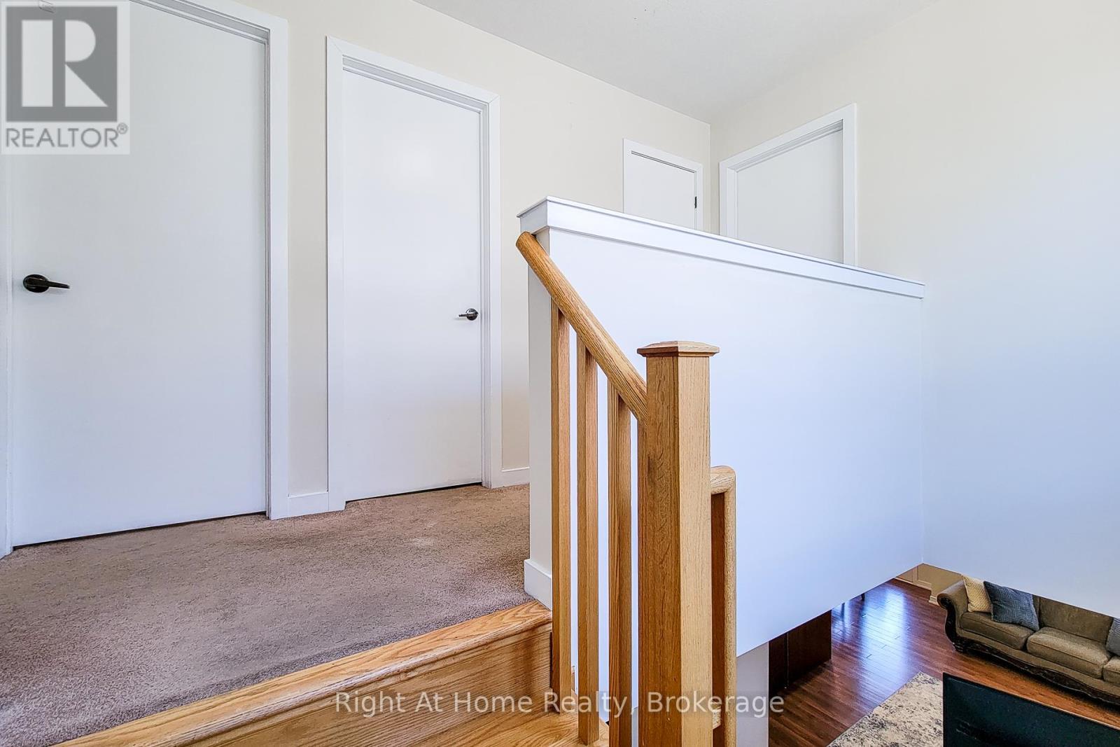 












11 SHERWAY STREET

,
Hamilton (Stoney Creek Mountain),




Ontario
L8J0J4

