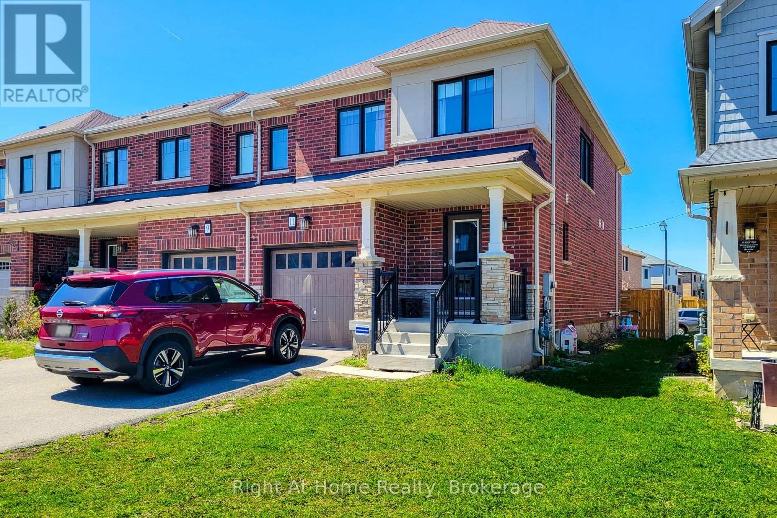 












11 SHERWAY STREET

,
Hamilton (Stoney Creek Mountain),




Ontario
L8J0J4

