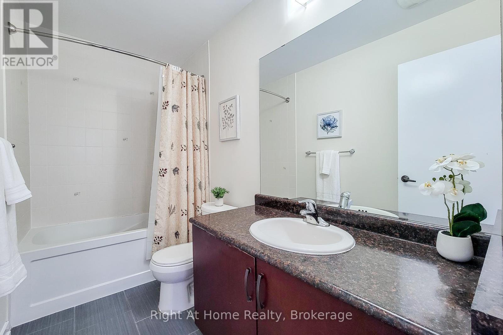 












11 SHERWAY STREET

,
Hamilton (Stoney Creek Mountain),




Ontario
L8J0J4

