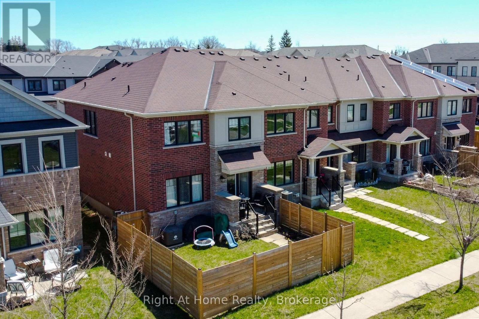 












11 SHERWAY STREET

,
Hamilton (Stoney Creek Mountain),




Ontario
L8J0J4

