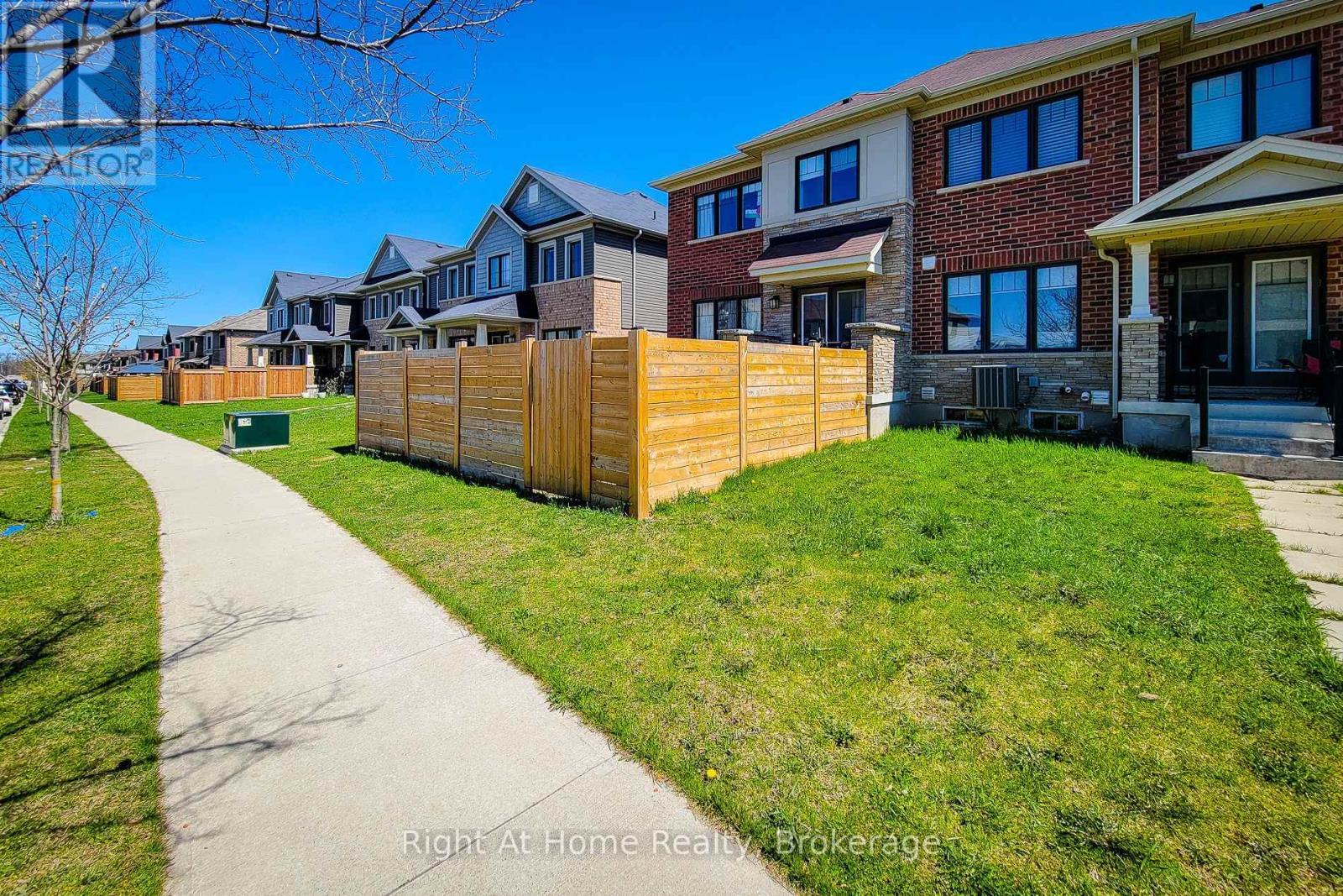












11 SHERWAY STREET

,
Hamilton (Stoney Creek Mountain),




Ontario
L8J0J4

