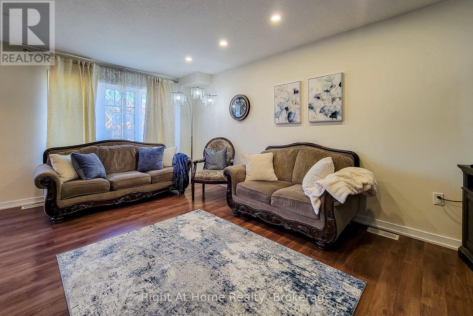 












11 SHERWAY STREET

,
Hamilton (Stoney Creek Mountain),




Ontario
L8J0J4

