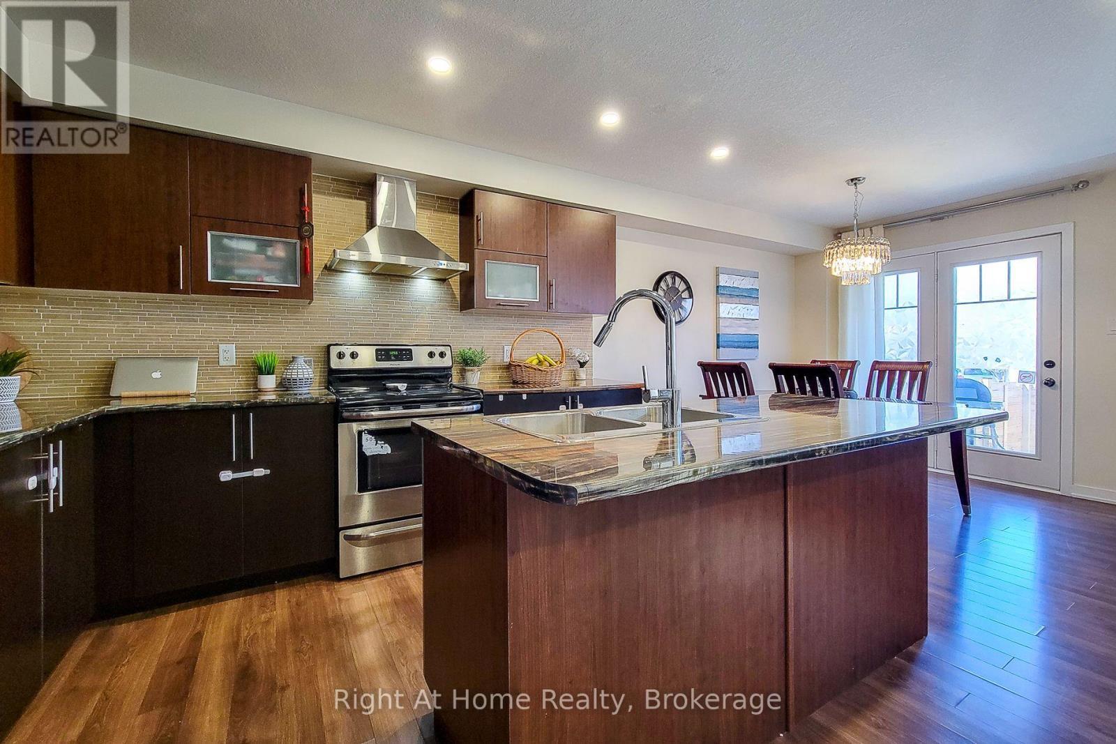 












11 SHERWAY STREET

,
Hamilton (Stoney Creek Mountain),




Ontario
L8J0J4

