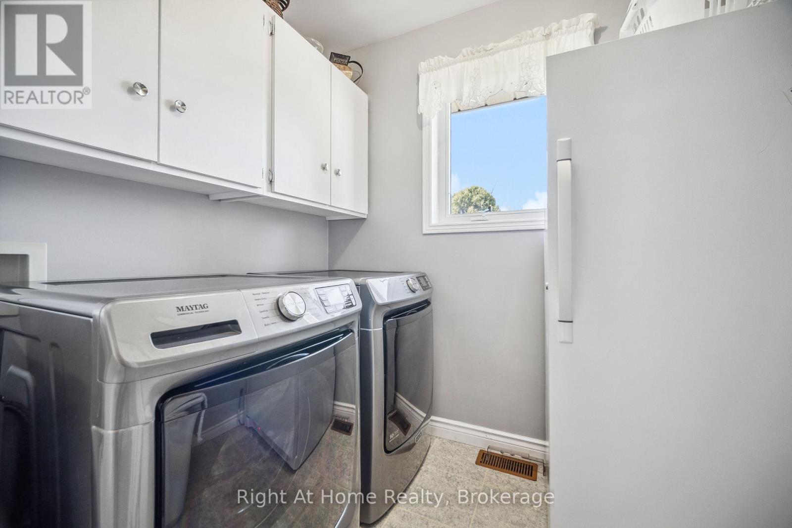 












664 MAPLE STREET

,
Huron East (Brussels),




Ontario
N0G1H0

