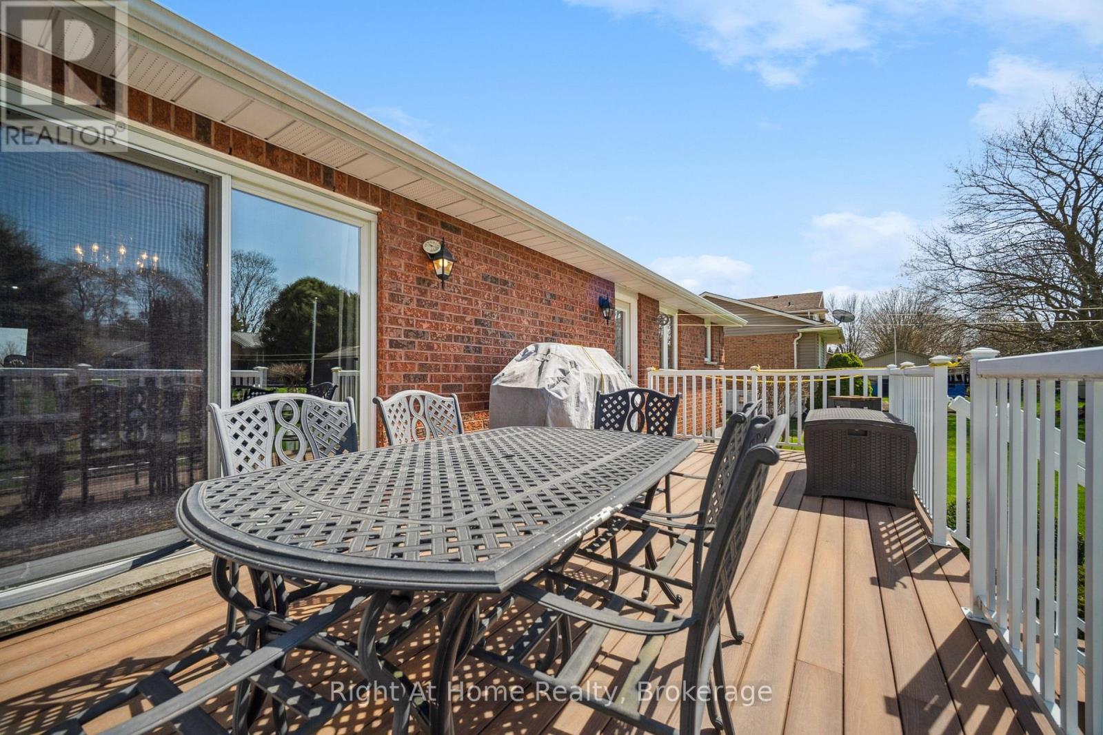 












664 MAPLE STREET

,
Huron East (Brussels),




Ontario
N0G1H0

