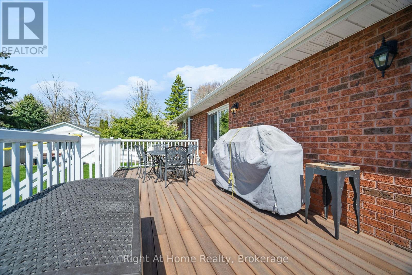 












664 MAPLE STREET

,
Huron East (Brussels),




Ontario
N0G1H0

