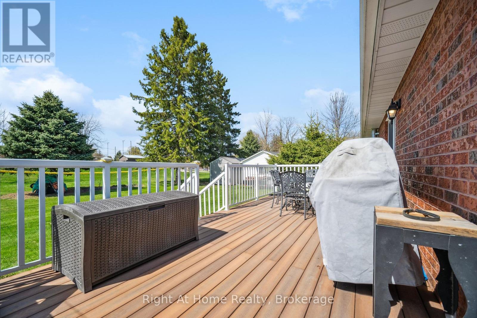 












664 MAPLE STREET

,
Huron East (Brussels),




Ontario
N0G1H0

