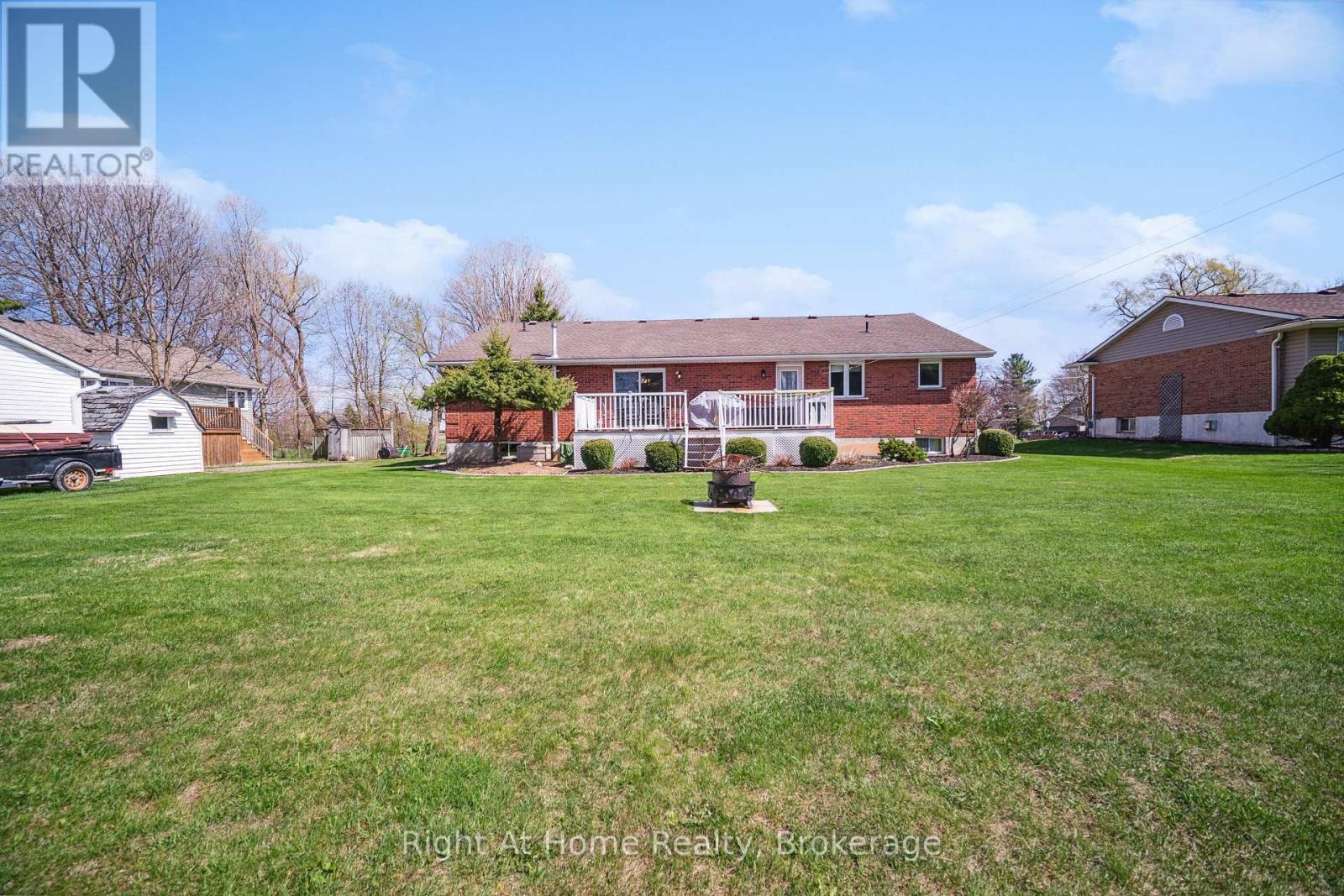 












664 MAPLE STREET

,
Huron East (Brussels),




Ontario
N0G1H0

