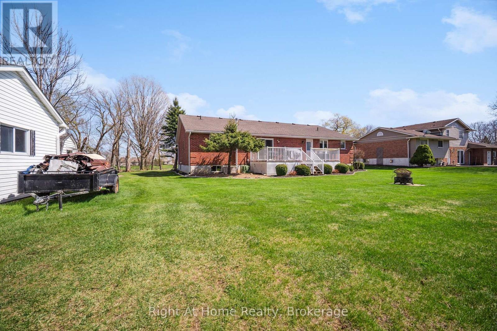 












664 MAPLE STREET

,
Huron East (Brussels),




Ontario
N0G1H0

