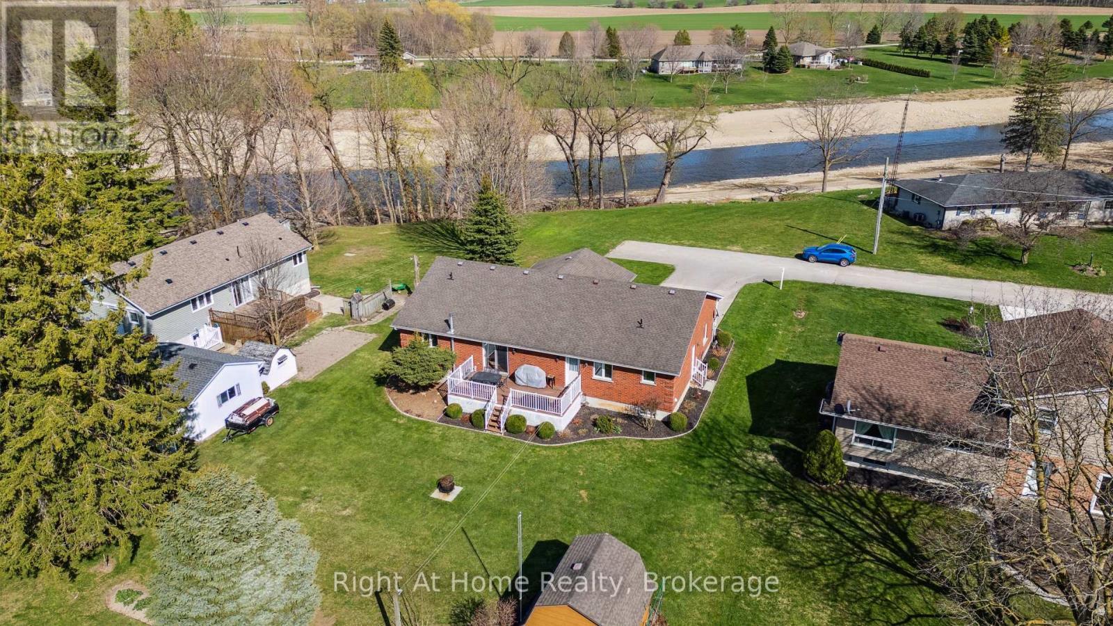 












664 MAPLE STREET

,
Huron East (Brussels),




Ontario
N0G1H0

