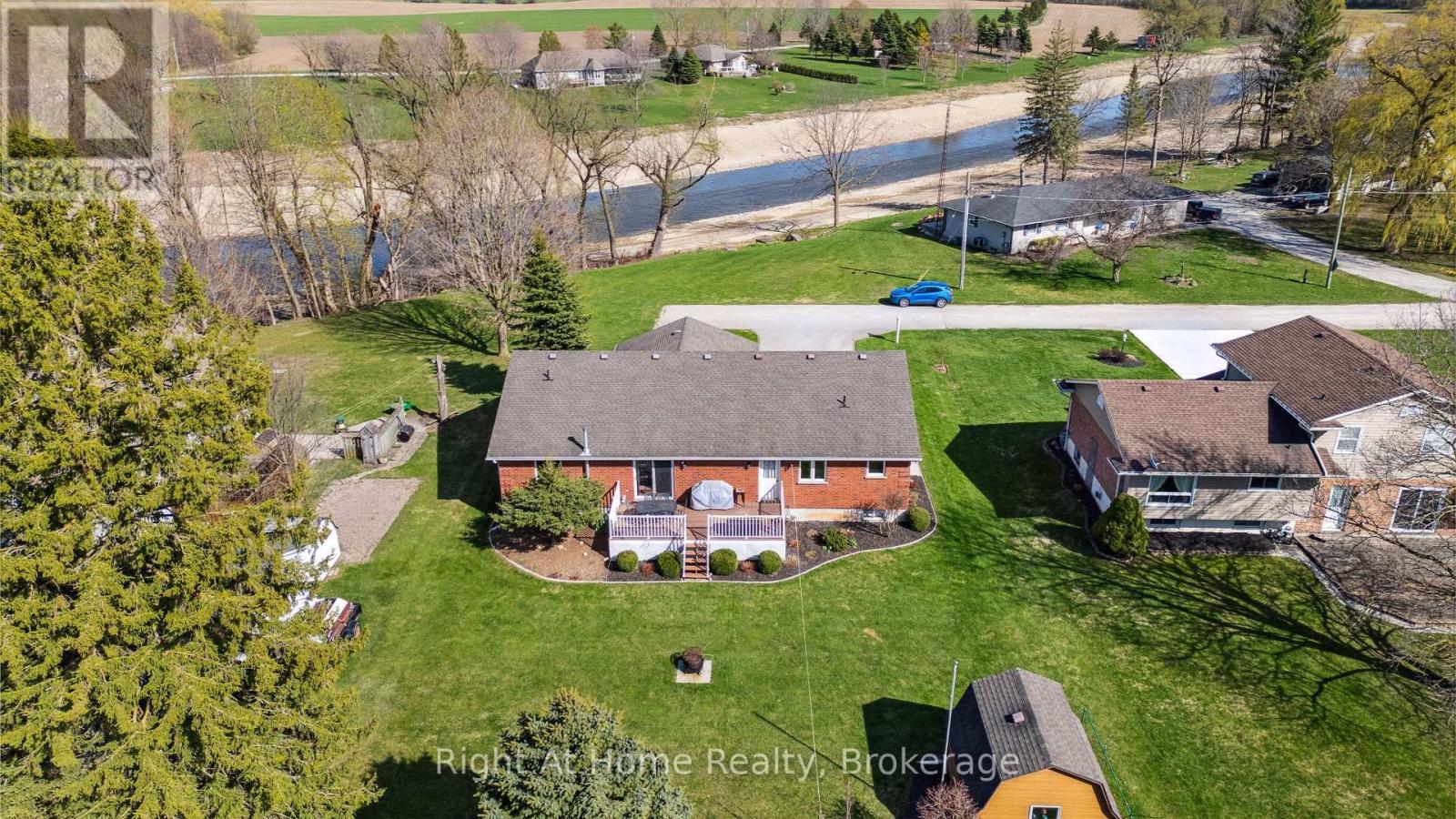 












664 MAPLE STREET

,
Huron East (Brussels),




Ontario
N0G1H0

