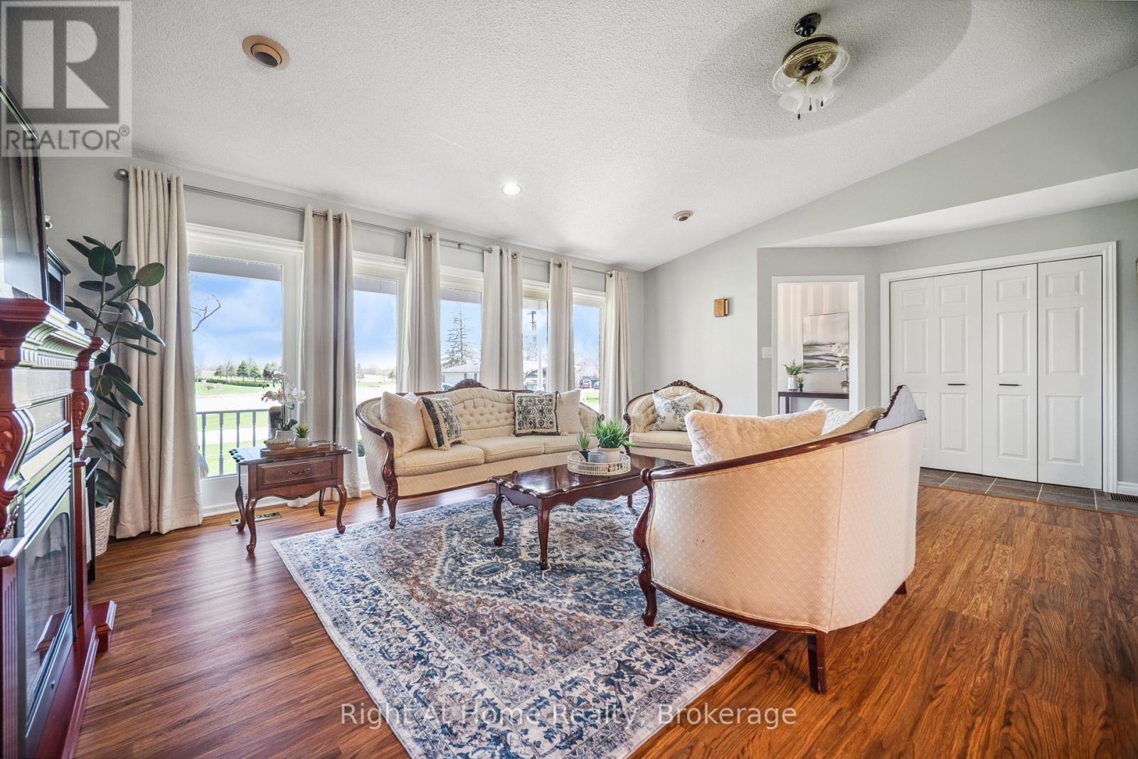 












664 MAPLE STREET

,
Huron East (Brussels),




Ontario
N0G1H0

