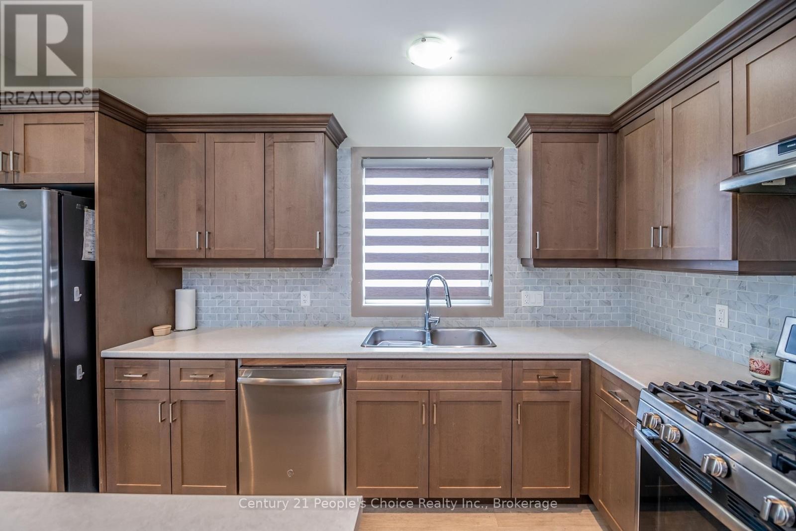 












54 ST GEORGE STREET

,
Welland (Broadway),




Ontario
L3C5N2

