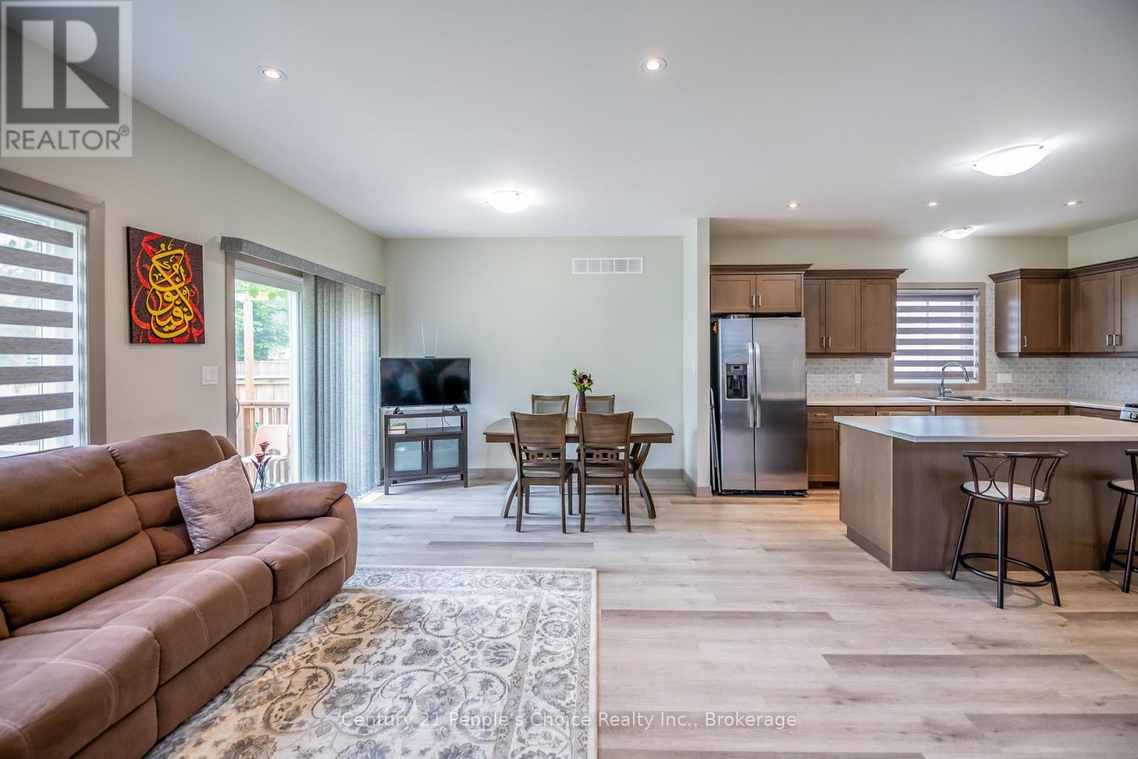 












54 ST GEORGE STREET

,
Welland (Broadway),




Ontario
L3C5N2

