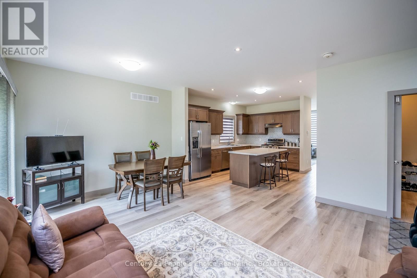 












54 ST GEORGE STREET

,
Welland (Broadway),




Ontario
L3C5N2

