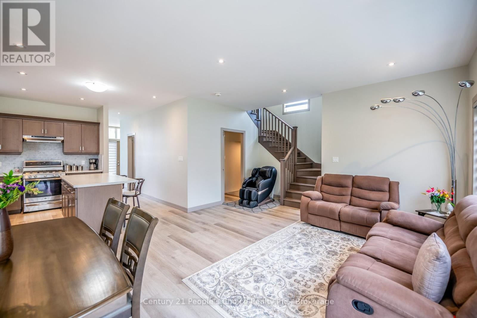 












54 ST GEORGE STREET

,
Welland (Broadway),




Ontario
L3C5N2

