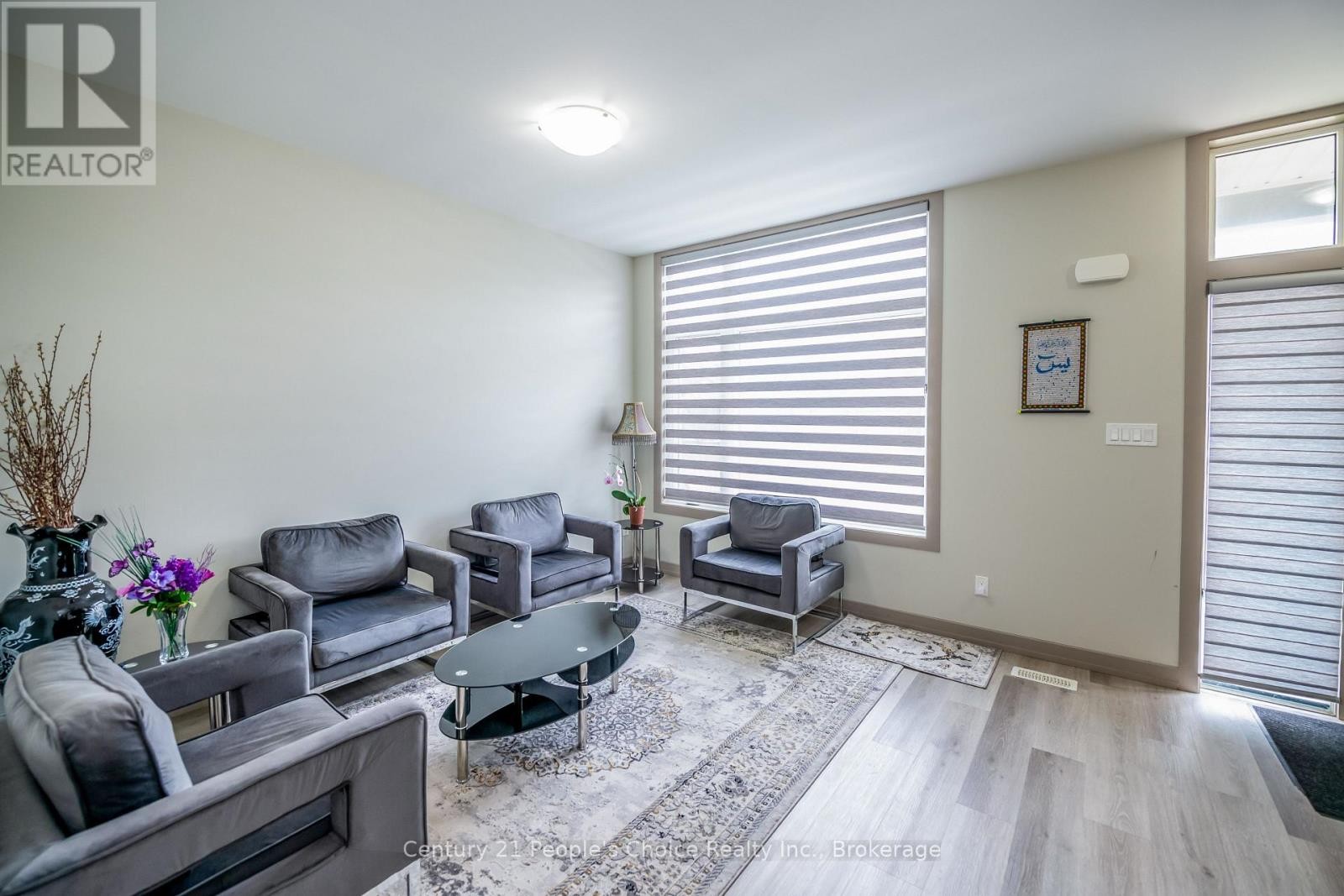 












54 ST GEORGE STREET

,
Welland (Broadway),




Ontario
L3C5N2

