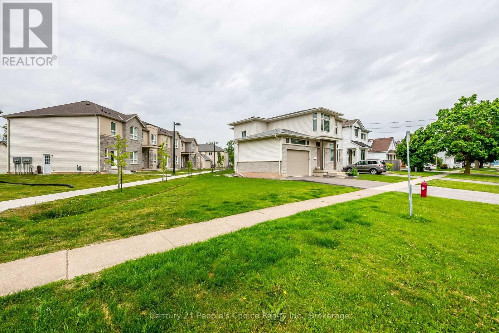 












54 ST GEORGE STREET

,
Welland (Broadway),




Ontario
L3C5N2

