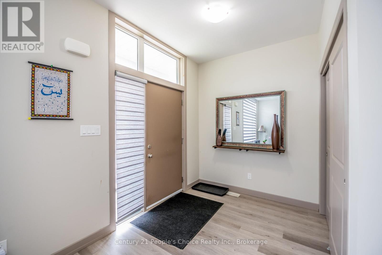 












54 ST GEORGE STREET

,
Welland (Broadway),




Ontario
L3C5N2

