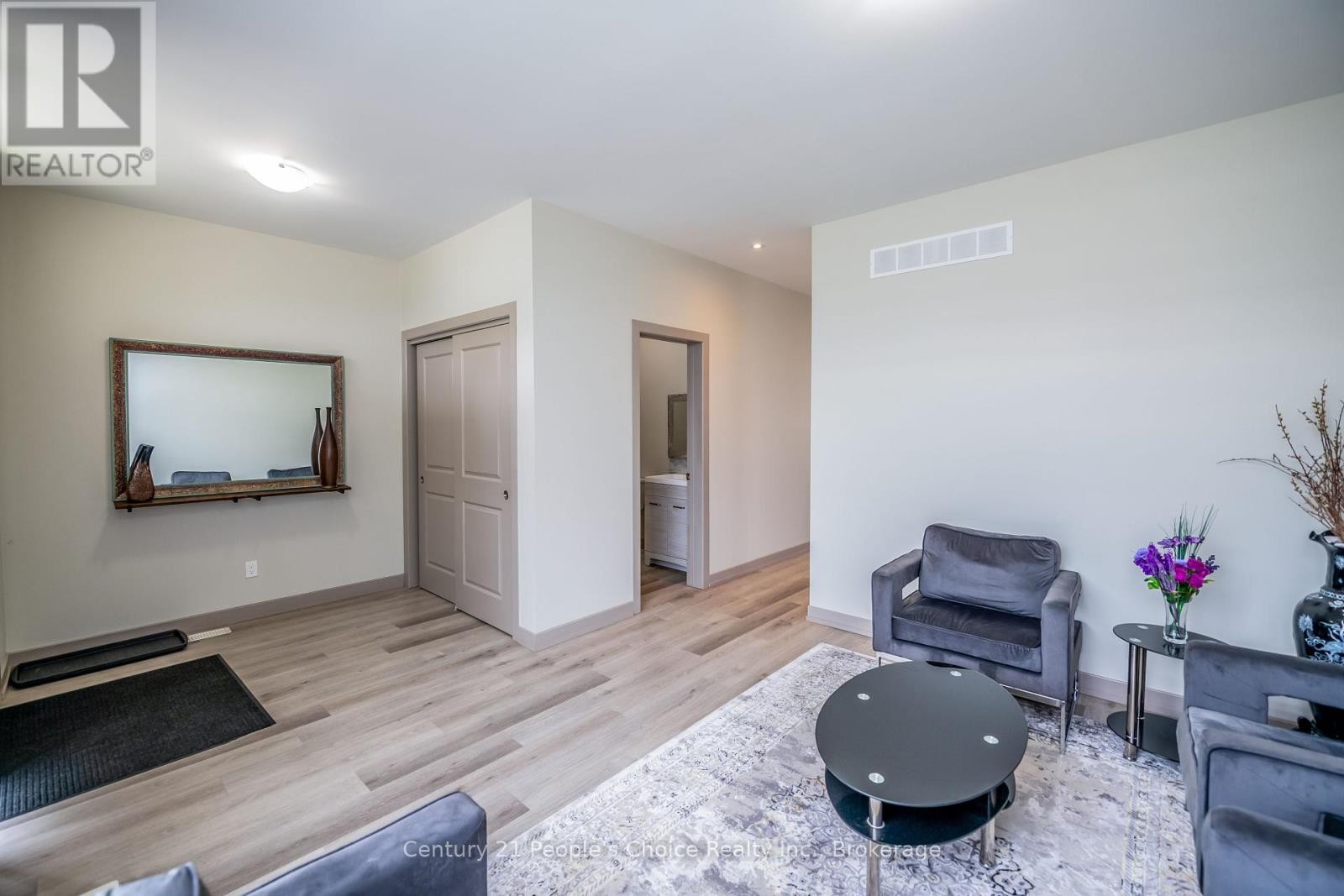 












54 ST GEORGE STREET

,
Welland (Broadway),




Ontario
L3C5N2


