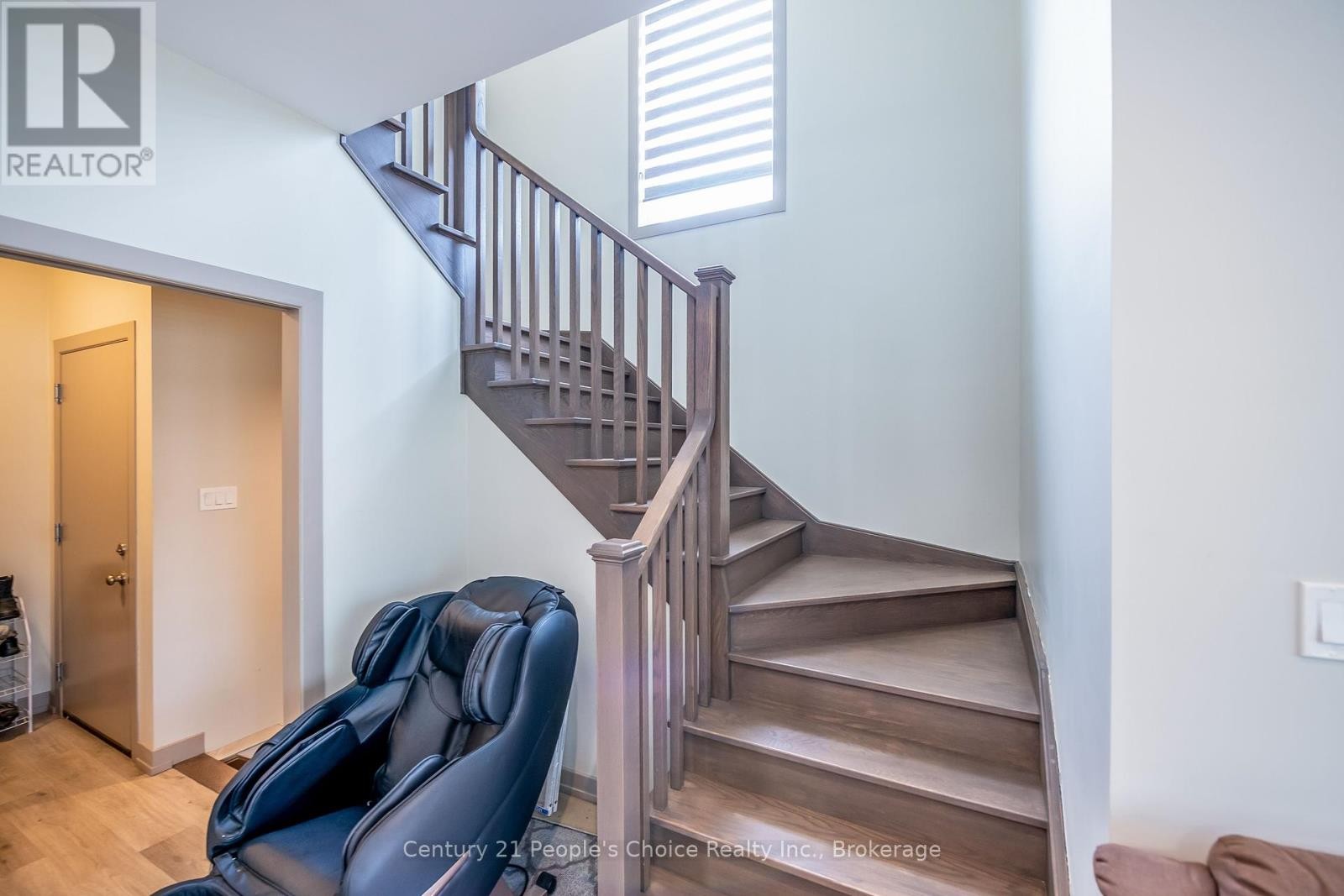 












54 ST GEORGE STREET

,
Welland (Broadway),




Ontario
L3C5N2


