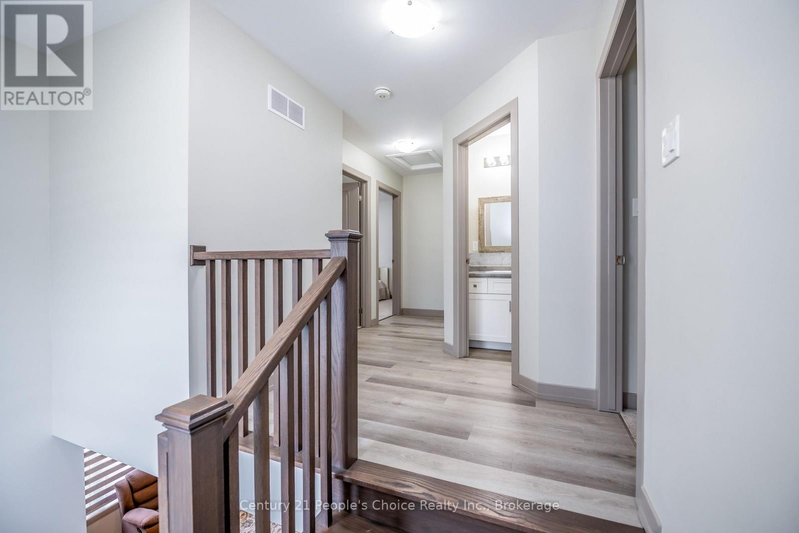












54 ST GEORGE STREET

,
Welland (Broadway),




Ontario
L3C5N2

