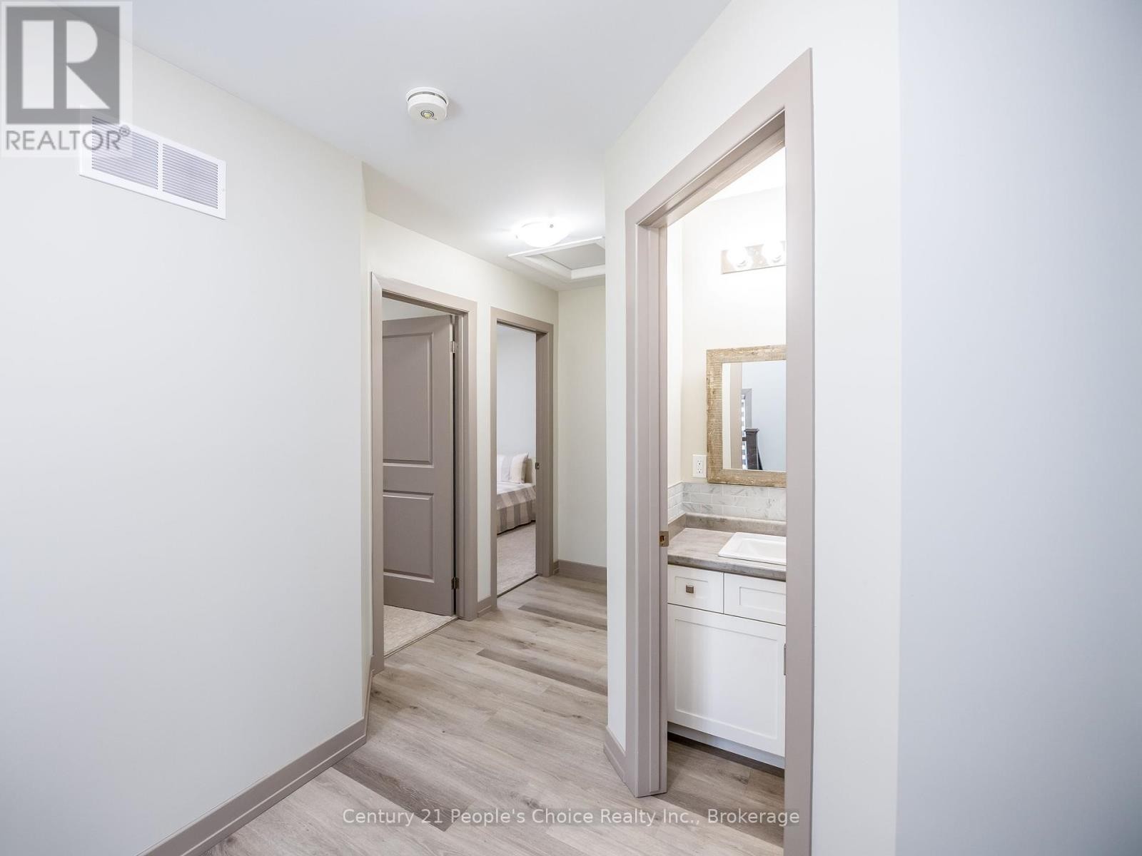 












54 ST GEORGE STREET

,
Welland (Broadway),




Ontario
L3C5N2

