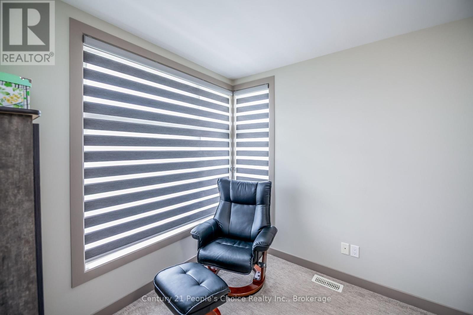 












54 ST GEORGE STREET

,
Welland (Broadway),




Ontario
L3C5N2

