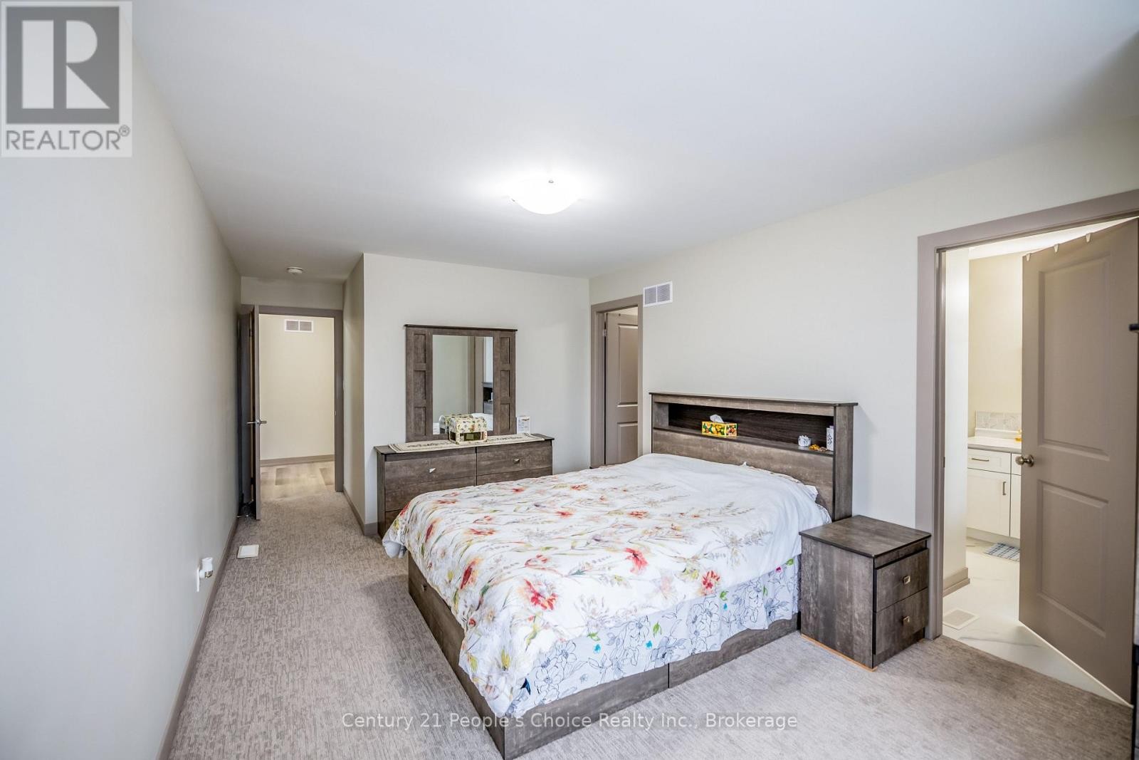 












54 ST GEORGE STREET

,
Welland (Broadway),




Ontario
L3C5N2

