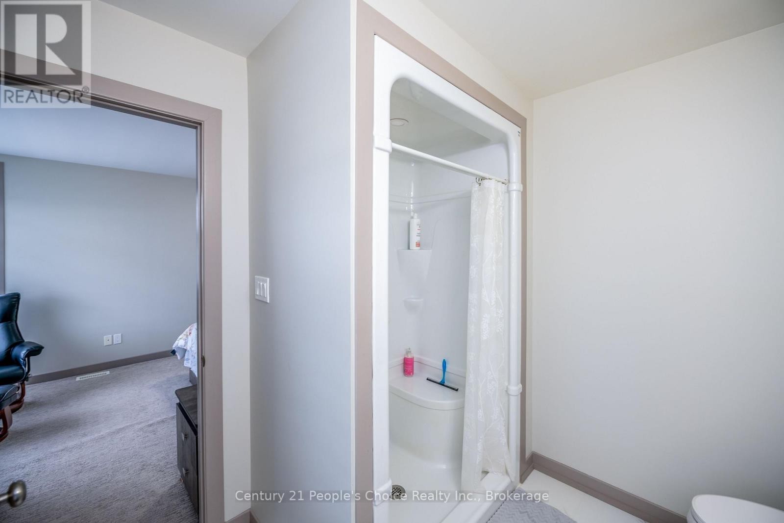 












54 ST GEORGE STREET

,
Welland (Broadway),




Ontario
L3C5N2

