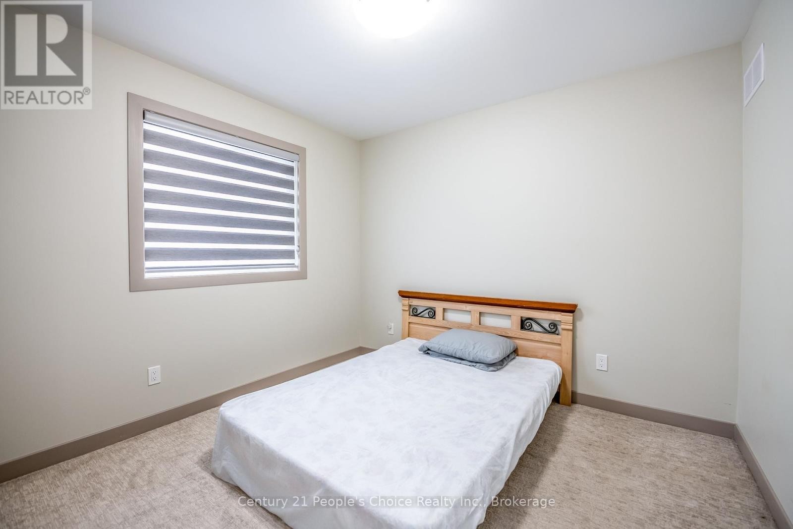 












54 ST GEORGE STREET

,
Welland (Broadway),




Ontario
L3C5N2

