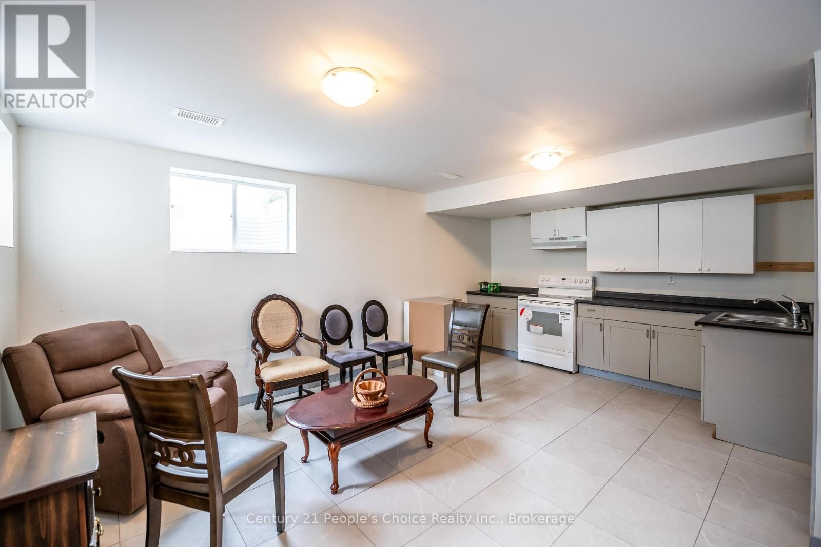 












54 ST GEORGE STREET

,
Welland (Broadway),




Ontario
L3C5N2

