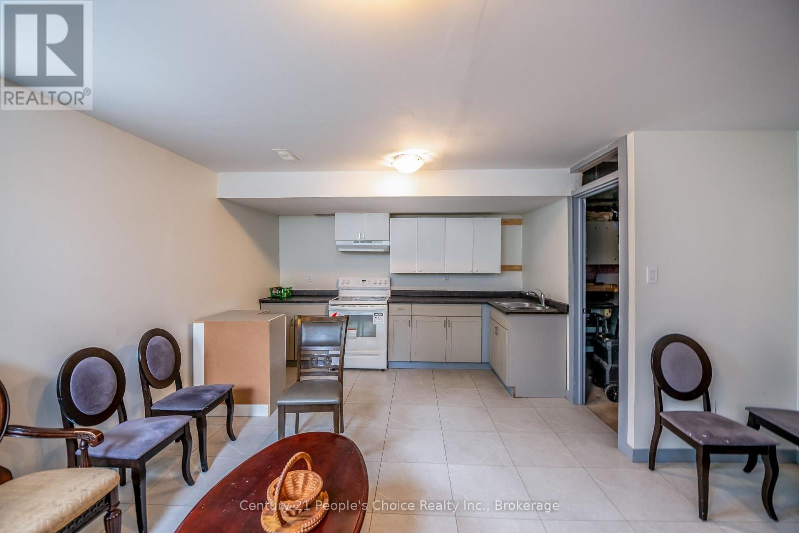 












54 ST GEORGE STREET

,
Welland (Broadway),




Ontario
L3C5N2

