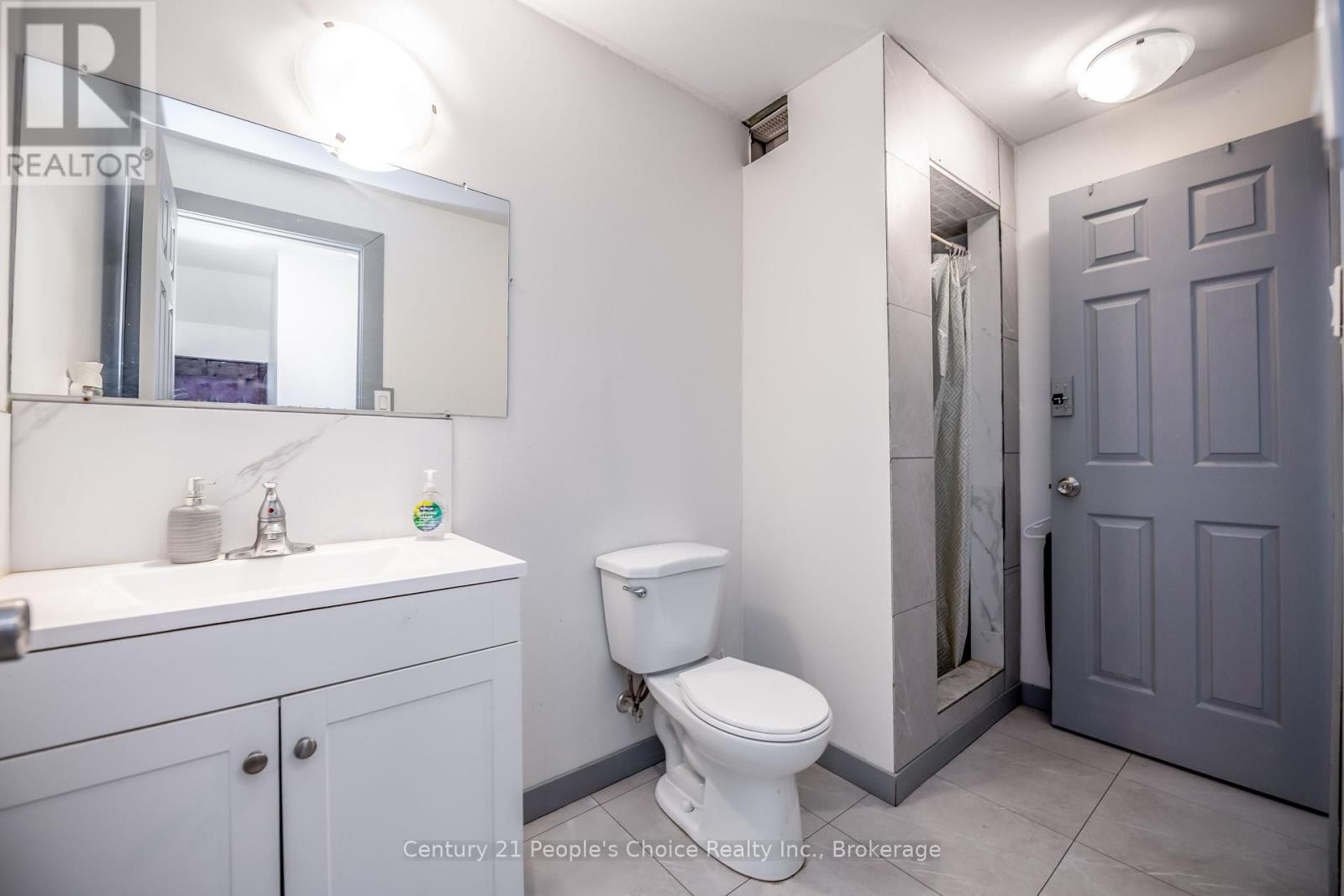 












54 ST GEORGE STREET

,
Welland (Broadway),




Ontario
L3C5N2


