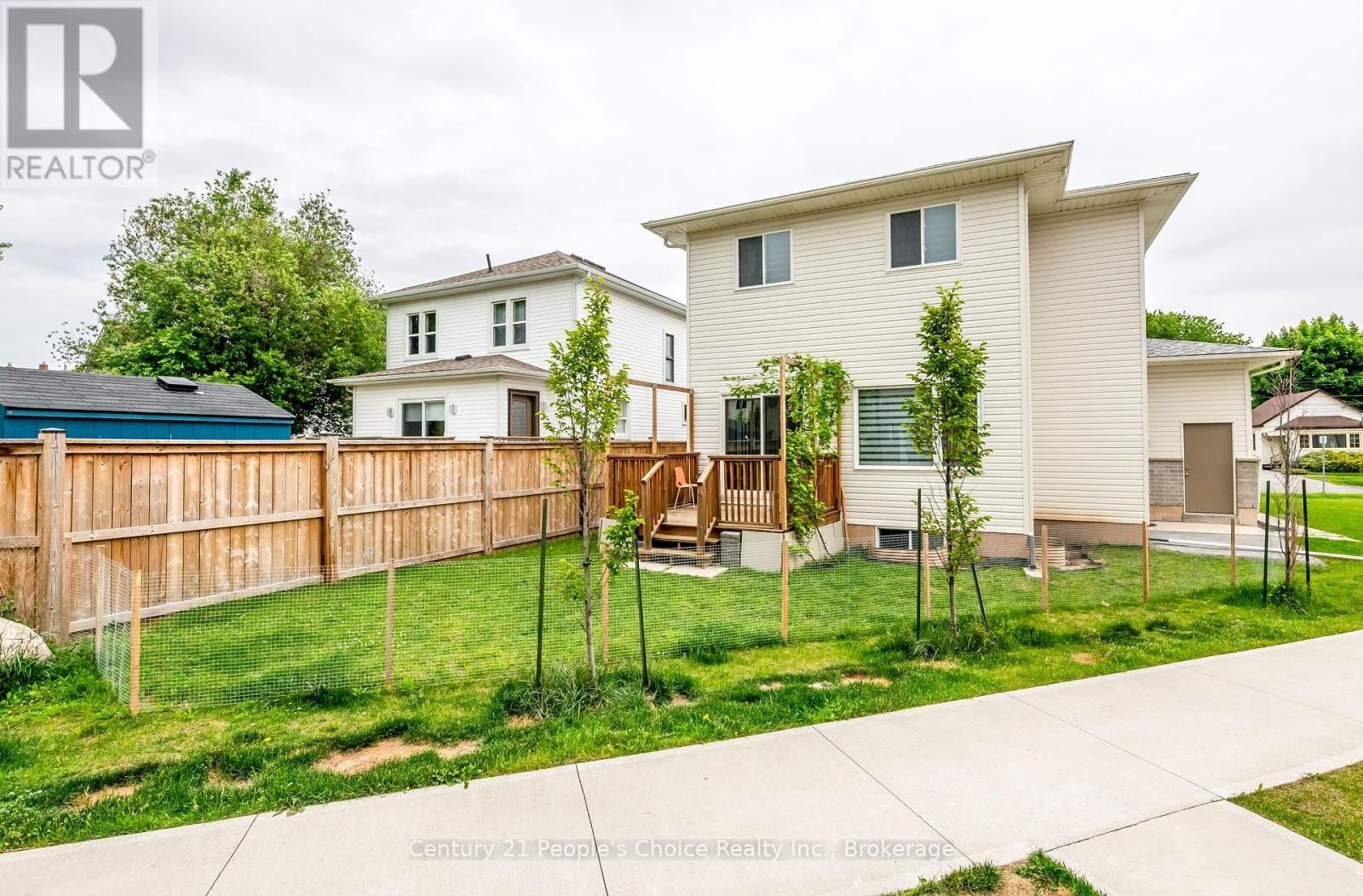 












54 ST GEORGE STREET

,
Welland (Broadway),




Ontario
L3C5N2

