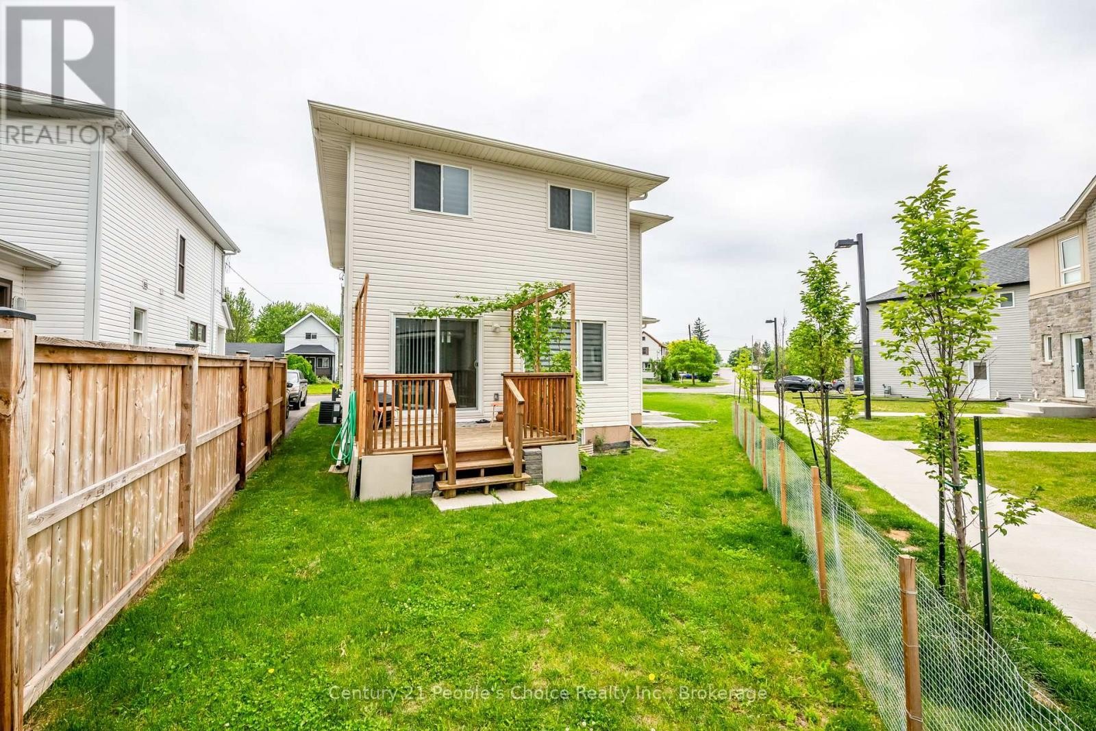 












54 ST GEORGE STREET

,
Welland (Broadway),




Ontario
L3C5N2

