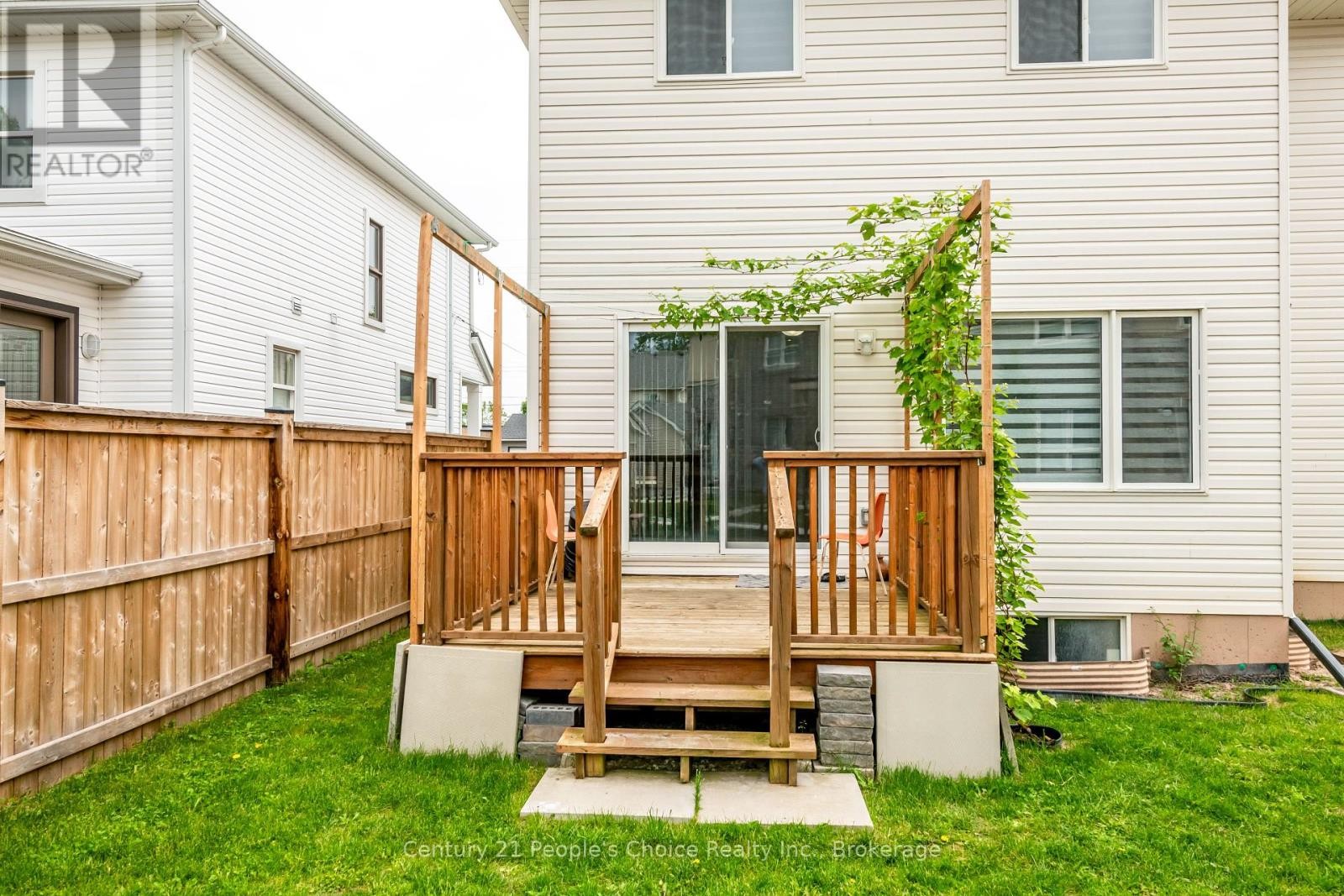 












54 ST GEORGE STREET

,
Welland (Broadway),




Ontario
L3C5N2

