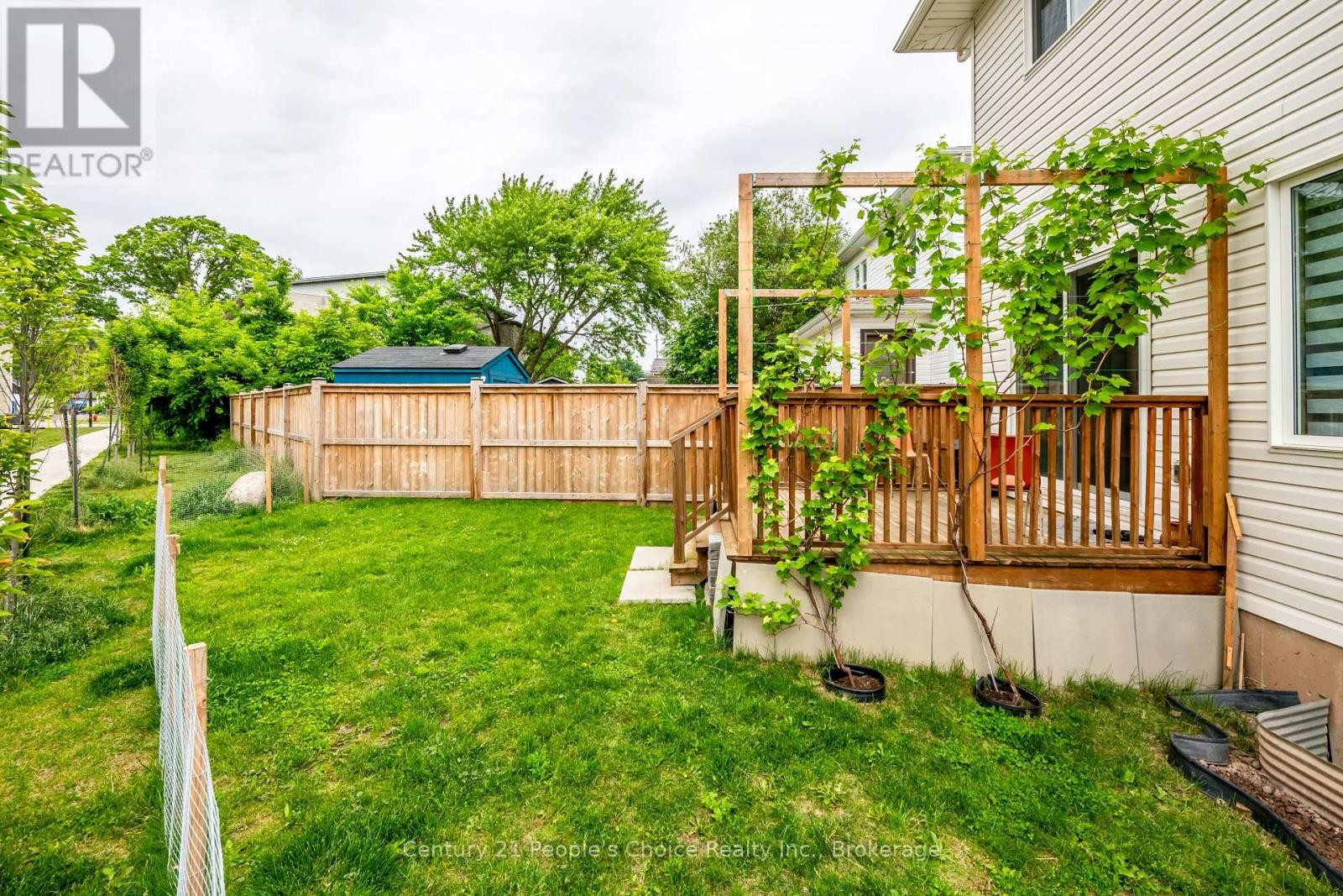 












54 ST GEORGE STREET

,
Welland (Broadway),




Ontario
L3C5N2

