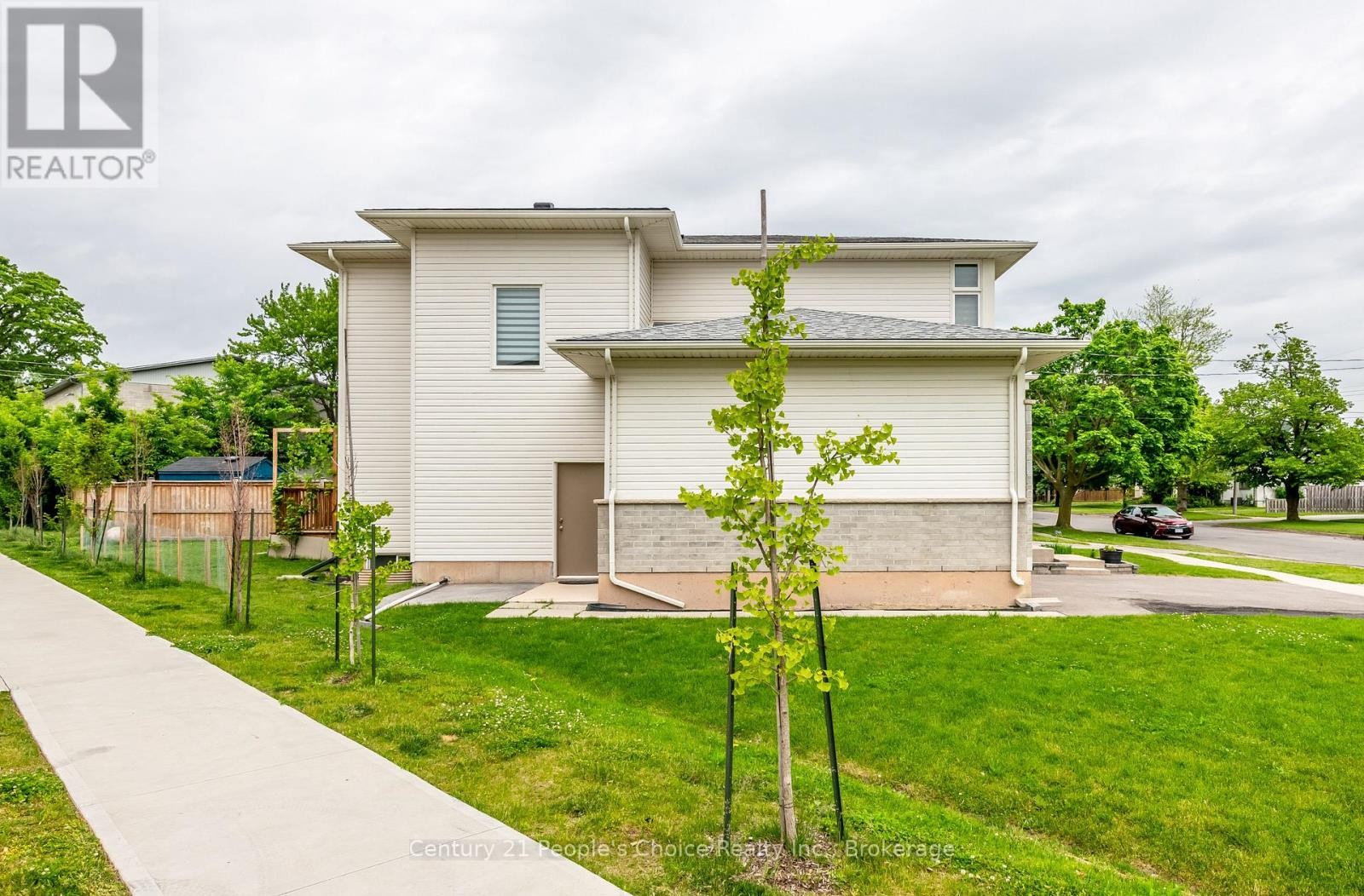 












54 ST GEORGE STREET

,
Welland (Broadway),




Ontario
L3C5N2

