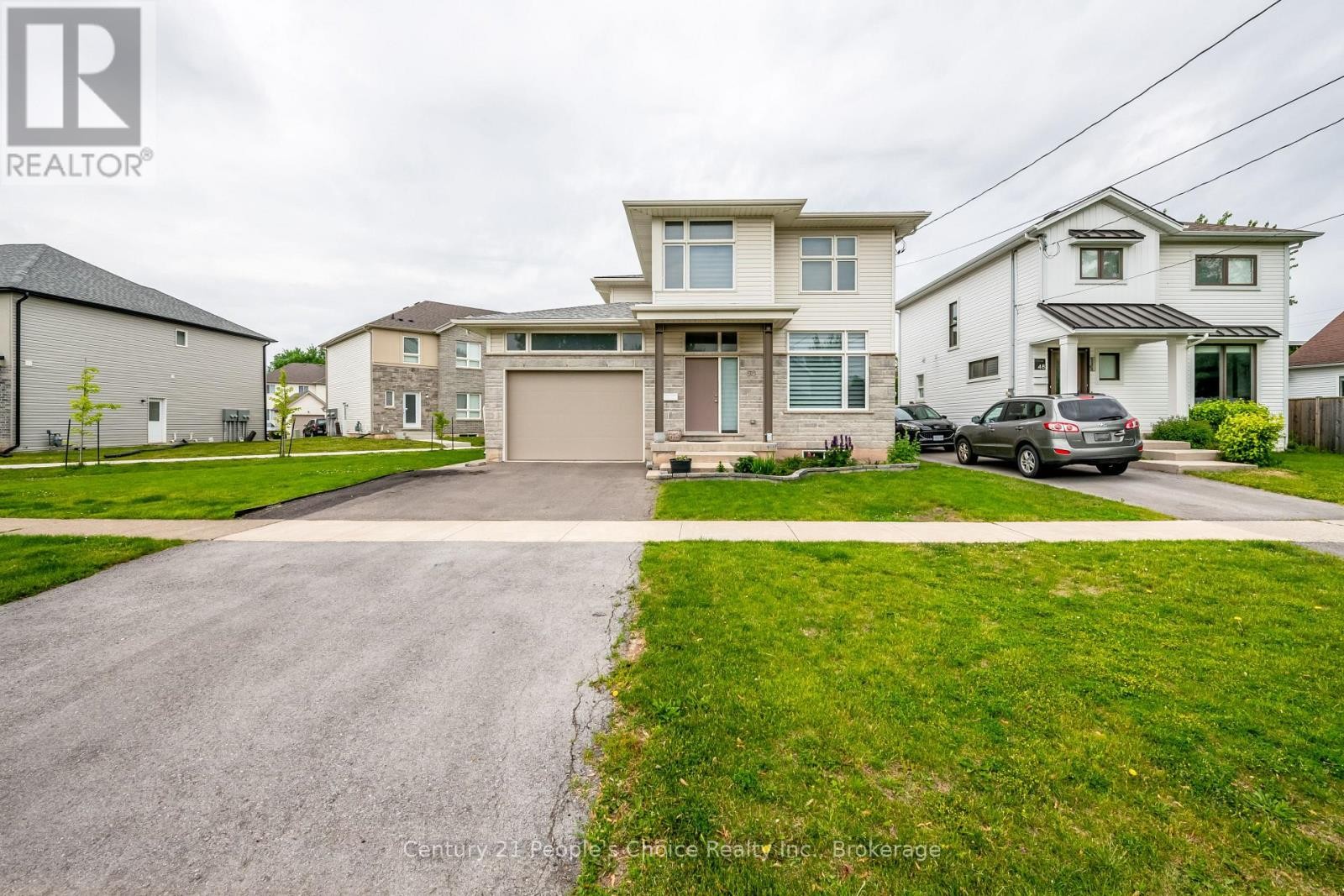 












54 ST GEORGE STREET

,
Welland (Broadway),




Ontario
L3C5N2

